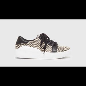 Black and white Sneakers with chevron detail